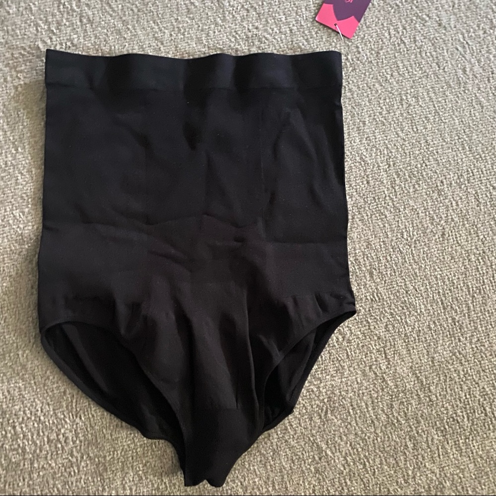NWT Shapewear size 4X high waisted shaper panty. Fits like a 3X
